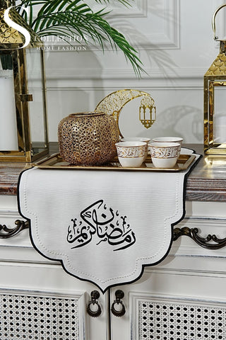 رانر طاولة مطرز - تصميم رمضان كريم - قماش مقاوم للماء - تطريز اسود 