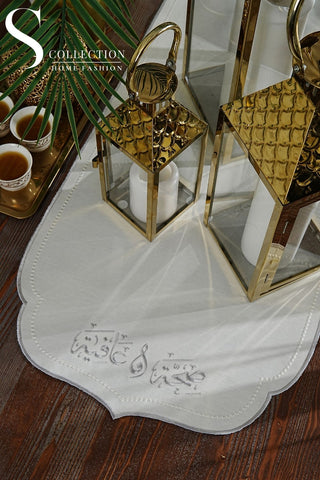 رانر طاولة مطرز - تصميم صحة وعافية - تطريز فضى - قماش مقاوم للماء