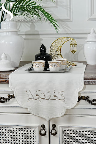 رانر طاولة مطرز - تصميم نورتونا - تطريز فضى لامع و اوف وايت - قماش مقاوم للماء