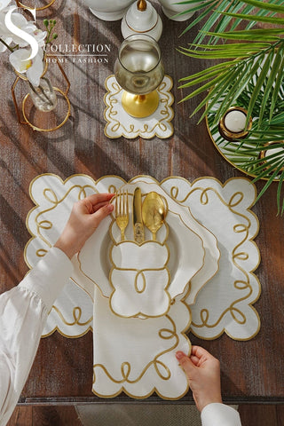 طقم مفارش سفرة - تصميم جيوفاني - تطريز ذهبى - قماش مقاوم للماء - ٦ اشخاص - ٢٤ قطعة - طقم كامل  