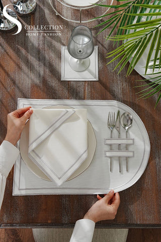 طقم مفارش سفرة - تصميم دورا  - تطريز فضى - قماش مقاوم للماء - ٦ اشخاص - ١٨ قطعة - طقم كامل  