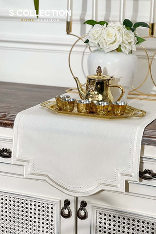 رانر طاولة مطرز - تصميم جراسفول - تطريز اوف وايت - قماش مقاوم للماء