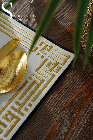 طقم مفارش أطباق - تصميم شهر الخير والبركة رمضان - تطريز ذهبى واسود - قماش مقاوم للماء - ١٢  شخص - ١٢ قطعة