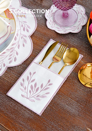 طقم مفارش سفرة - تصميم شانتال - تطريز وردى - قماش مقاوم للماء - ٦ اشخاص - ٢٤ قطعة - طقم كامل  