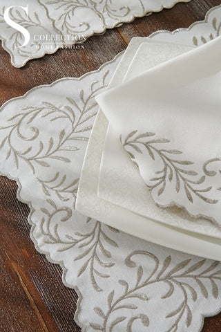 طقم مفارش سفرة - تصميم  زهرة الليلك - تطريز فضى لامع - قماش مقاوم للماء -  ٦  اشخاص -  ٢٤ قطعة - طقم كامل  