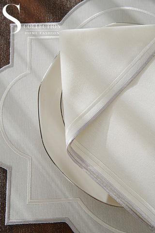 طقم مفارش سفرة - تصميم ميلان - تطريز فضى واوف وايت - قماش مقاوم للماء - ٦ اشخاص - ٢٤ قطعة - طقم كامل 