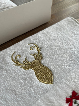 طقم مناشف مطرز فاخر - تصميم اشكال الكريسماس - تطريز متعدد الألوان 