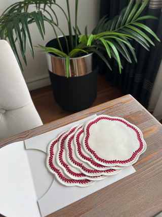  طقم قواعد اكواب ( كوستر ) - تصميم  ليفى الور - قماش مقاوم للماء - تطريز عنابى 