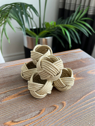 طقم حلقات مناديل سفرة - صناعة يدوية - اللون ذهبى لامع